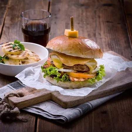 カンパニール ホテル&レストラン アイントホーヴェン 3*