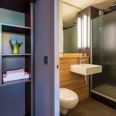 Campanile & Restaurant מלון 3*