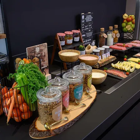 Campanile & Restaurant 3*