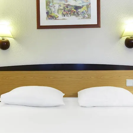 Campanile & Restaurant 3*